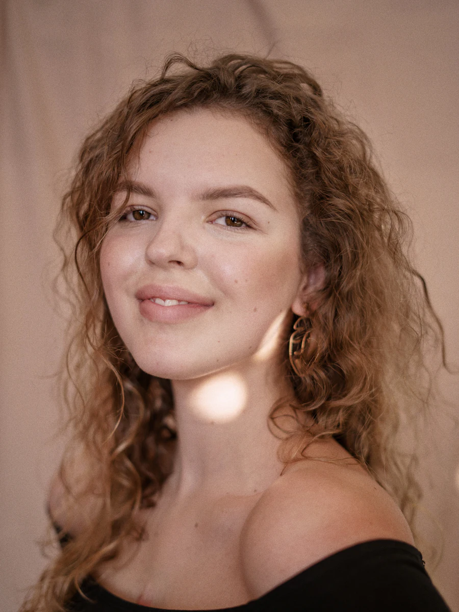 Curly haircut cut in its natural pattern at Salon Kreed